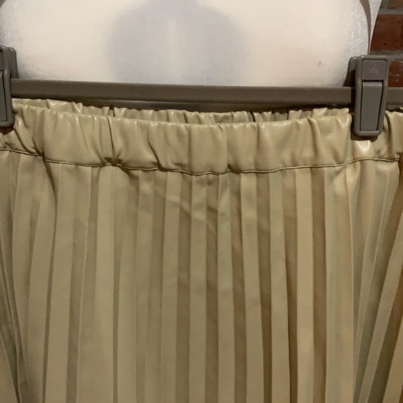 Eloquii Cream Faux Leather Pleated Midi Skirt - Picture 3 of 6